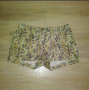 H&M green patterned summer shorts